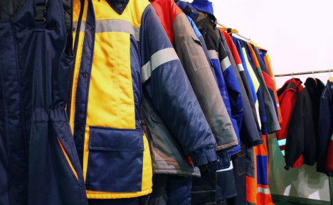 Qui fournit et entretient les vêtements de travail : Employeur ou Employé ?